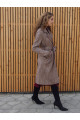 Двубортное облегченное  пальто прямого силуэта на пуговицах AS070Kt/коричневый