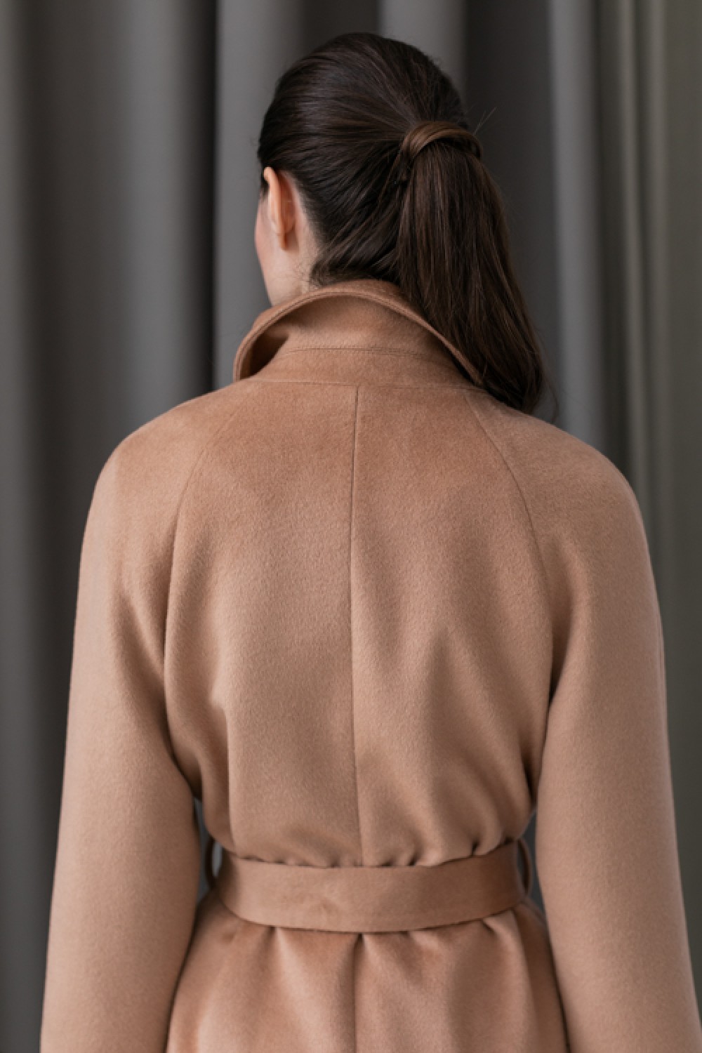Длинное пальто-халат с накладными карманами AS063