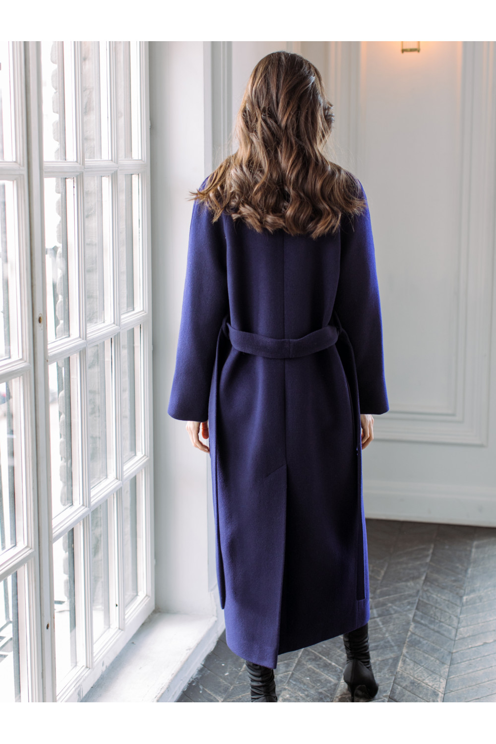 Длинное пальто-халат с накладными карманами AS063m/темно-синий