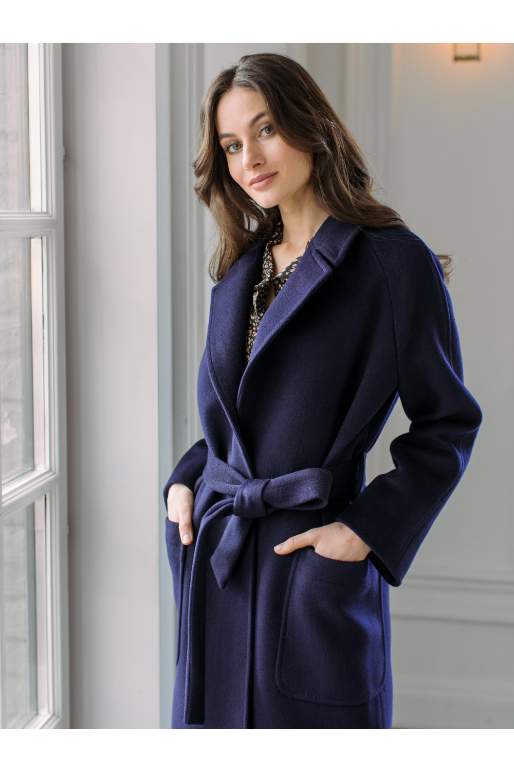 Длинное пальто-халат с накладными карманами AS063m